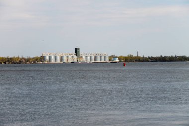 Hububat Dinyeper, Ukrayna nehirde saklamak için tahıl ambarları