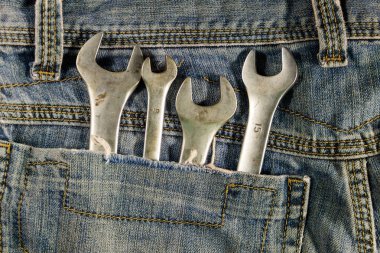 Mavi jeans cebinde araçları anahtar