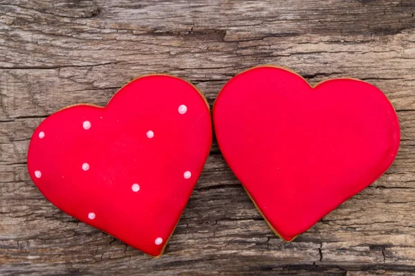 Galleta en forma de corazón para el día de San Valentín en mesa de madera rústica — Foto de Stock