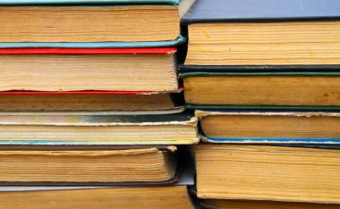 Eski kitap yığını