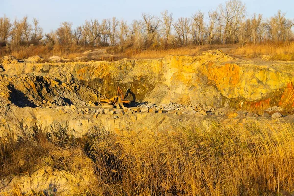 Extracción de recursos minerales en la cantera de granito — Foto de Stock