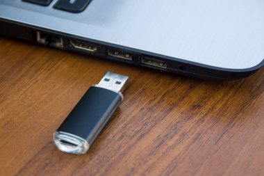 USB bellek sopa ya da birden parlamak götürmek ve dizüstü bilgisayar 
