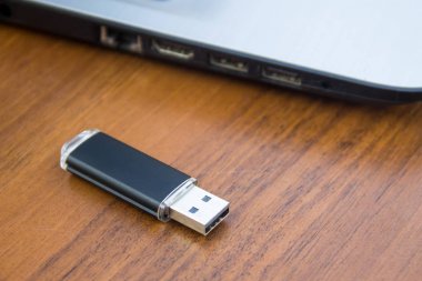 USB bellek sopa ya da birden parlamak götürmek ve dizüstü bilgisayar 