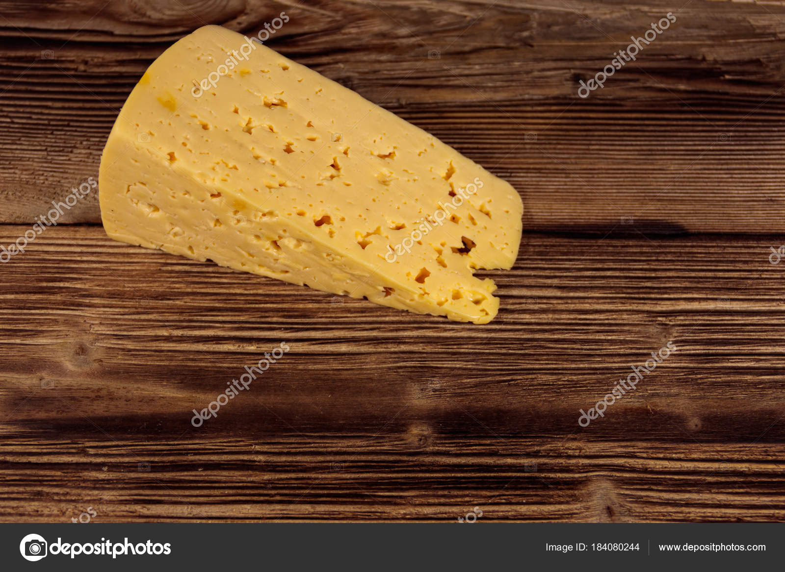 Stück Käse auf Holztisch — Stockfoto © OlyaSolodenko #184080244 Stück Käse auf Holztisch — Stockfoto © OlyaSolodenko #184080244