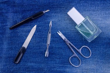 Manikür araçları kot arka plan üzerinde temel set