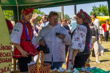 Çilek Festivali sırasında kimliği belirsiz kişi