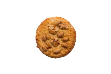 Beyaz arka plan üzerinde izole fıstık ile tatlı kurabiye