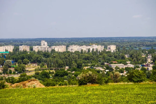 Kijk op de industriële wijk in Kremenchug stad, Oekraïne — Stockfoto