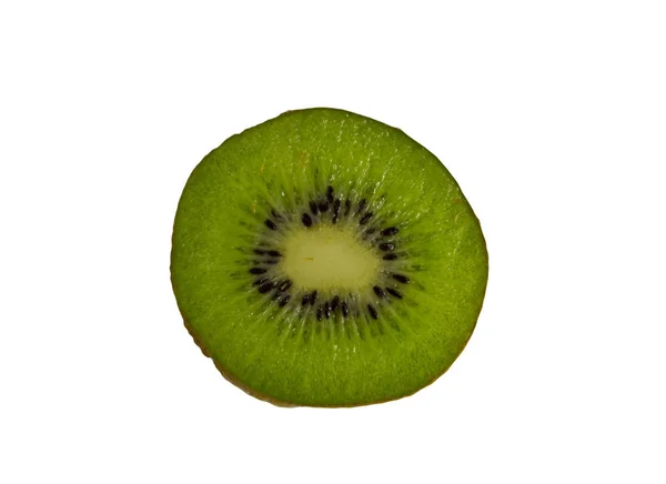 Skiva av kiwi frukt isolerad på vit bakgrund — Stockfoto