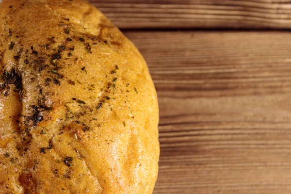 Vers brood ciabatta op houten tafel — Stockfoto