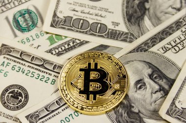 Yüz dolarlık banknotlarda altın bitcoin