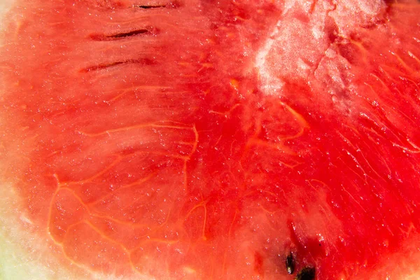 Красный спелый арбуз фруктовая текстура для фона — стоковое фото