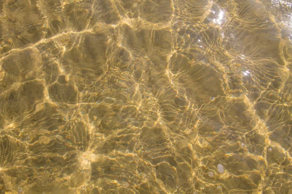 Textura de ondulação de água do mar com fundo de areia para fundo — Fotografia de Stock