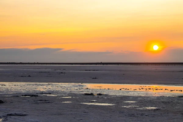 Rosa Salzsee bei Sonnenuntergang — Stockfoto