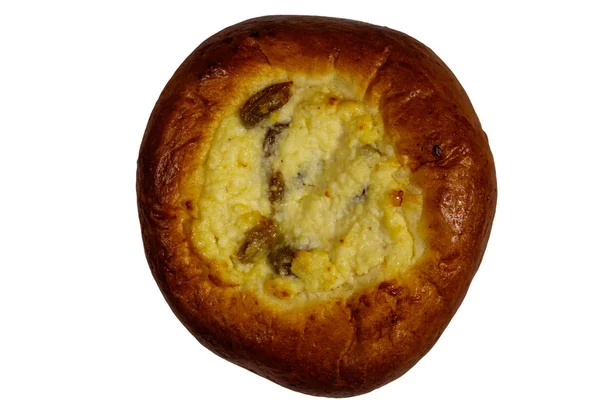 Dolce panino rotondo con ricotta e uvetta (cheesecake ) — Foto Stock