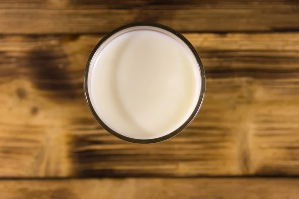 Glass of milk on wooden table — Stock Photo, Image