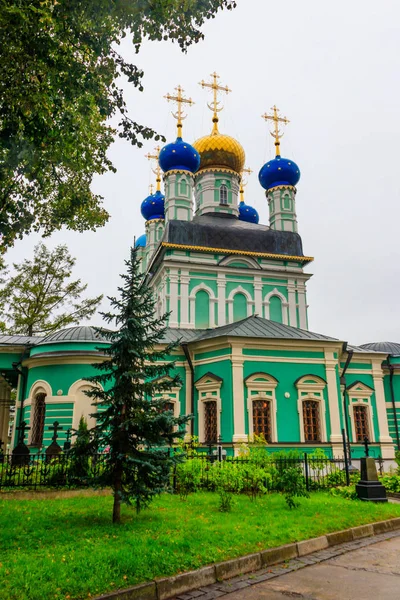 Vvedensky cathedral of Optina Monastery. Optina Pustyn (literally Opta's hermitage) is an Eastern Orthodox monastery near Kozelsk in Russia — Stock Photo, Image