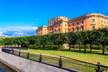 Mikhailovsky Kalesi ya da Mühendisler Kalesi, I. Paul 'un Rusya' nın başkenti Saint Petersburg 'da bulunan eski kraliyet konutudur.