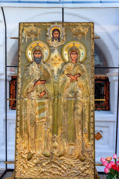 Εικόνα ορθόδοξων αγίων Πέτρου και Φεβρονίας στο μοναστήρι της Αγίας Τριάδας στο Μούρομ της Ρωσίας — Φωτογραφία Αρχείου