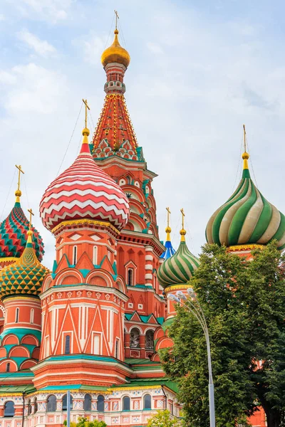 St. Catedral de Basilio en la Plaza Roja de Moscú, Rusia — Foto de Stock