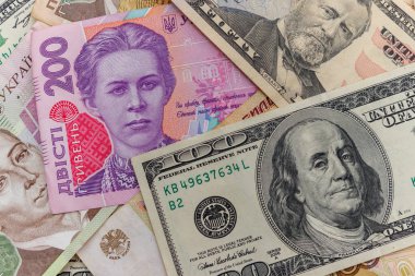 Amerikan dolarlarının, Rus rublelerinin ve Ukrayna Hryvnialarının çok yönlü geçmişi