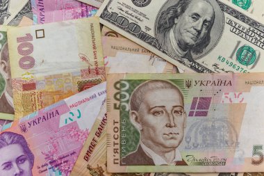 Amerikan dolarlarının, Rus rublelerinin ve Ukrayna Hryvnialarının çok yönlü geçmişi