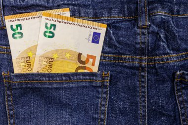 Kot pantolonun cebinde 50 Euro.