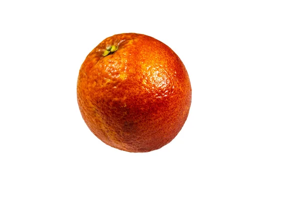 Fruta de laranja vermelha inteira isolada sobre fundo branco — Fotografia de Stock