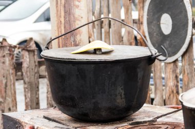 Büyük metal kazan pot açık sokak Festivali yemek pişirmek için