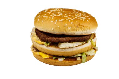 Büyük hamburger beyaz arkaplanda izole