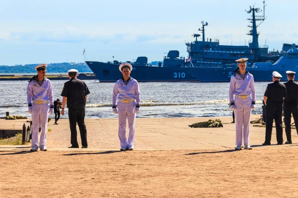 在Kronstadt举行海军演习期间的俄罗斯海军海员 — 图库照片