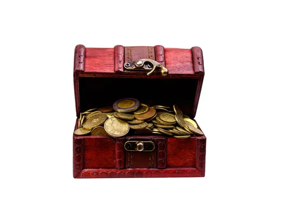Vintage treasure chest full of golden coins isolated on white background — Stock Photo, Image