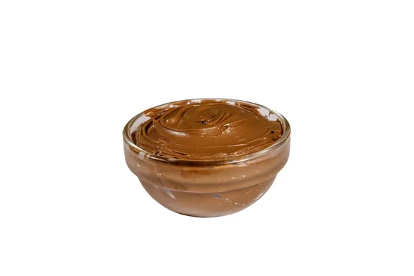 Скляна миска зі смачним шоколадним лісовим горіхом, поширена ізольовано на білому тлі — стокове фото