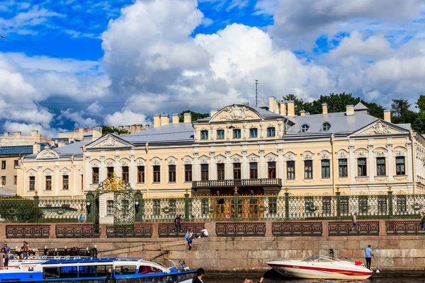 Sheremetev Sarayı, aynı zamanda Fontanka Nehri Embankment, Saint Petersburg, Rusya 'da Çeşme Evi olarak da bilinir.