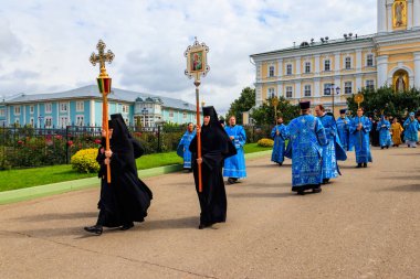 Rusya Diveyevo 'daki Kutsal Trinity-Saint Seraphim-Diveyevo Manastırı' ndaki Ortodoks Hıristiyanların dini geçit töreni.