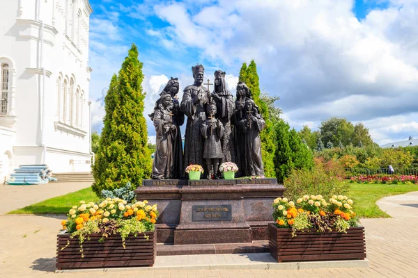 Monumento a famiglia dell'ultimo imperatore russo Nicola II Romanov in Monastero di Santa Trinità-San Serafino-Diveyevo in Diveyevo, Russia — Foto Stock