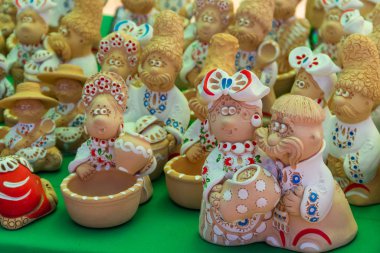 Ukraynalı kil biblo Hediyelik eşya pazarında Satılık