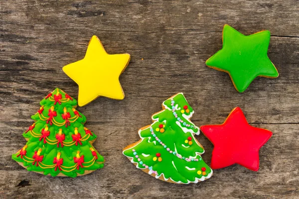 Festliche leckere Weihnachtsplätzchen auf dem Holztisch. Ansicht von oben — Stockfoto