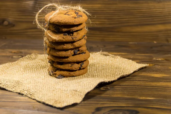 Chocolate chip cookies on wooden table — Stock Photo, Image