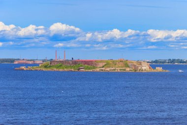 Rusya 'nın Kronshtadt yakınlarındaki Finlandiya Körfezi' ndeki antik kale.
