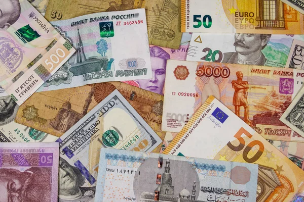 Multicurrency pozadí eura nás dolary, ruské rubly, egyptské libry a ukrajinské hřivny — Stock fotografie