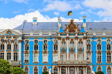 Catherine Palace, Rusya 'nın Saint Petersburg eyaletinin 30 km güneyinde, Puşkin (Tsarskoye Selo) kasabasında bir Rococo sarayıdır. Rus Çarları 'nın yazlık eviydi.