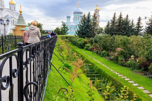 Diveyevo, Rusya 'daki Kutsal Trinity-Saint Seraphim-Diveyevo Manastırı' ndaki Kutsal Parlak (Kanavka)