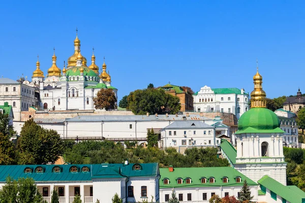 Vista del Kiev Pechersk Lavra, también conocido como el Monasterio de Kiev de las Cuevas en Ucrania — Foto de Stock