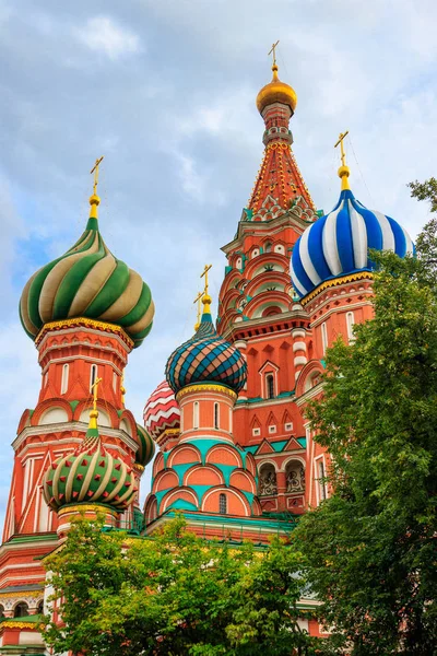 St. Catedral de Basilio en la Plaza Roja de Moscú, Rusia — Foto de Stock