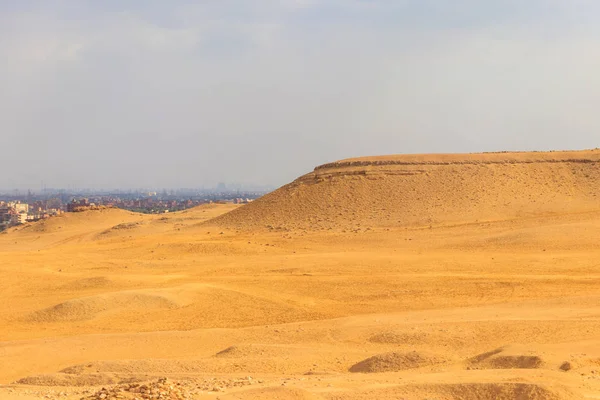 View of Giza plateau in Cairo city, Egypt — Stock Photo, Image