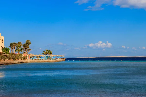 Вид на побережье Красного моря на пляже в Хургаде, Египет — стоковое фото