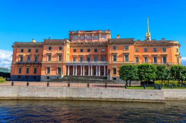 Mikhailovsky Kalesi ya da Mühendisler Kalesi, I. Paul 'un Rusya' nın başkenti Saint Petersburg 'da bulunan eski kraliyet konutudur.