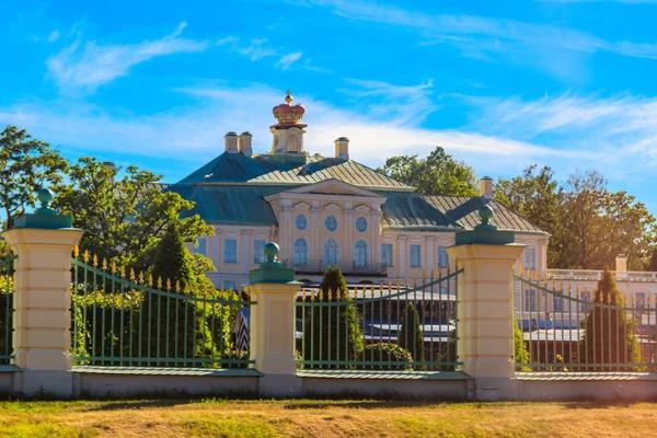 Grand Menshikov Palace in Oranienbaum mansion in Lomonosov town near St. Petersburg, Russia. UNESCO World Heritage Site — Stock Photo, Image