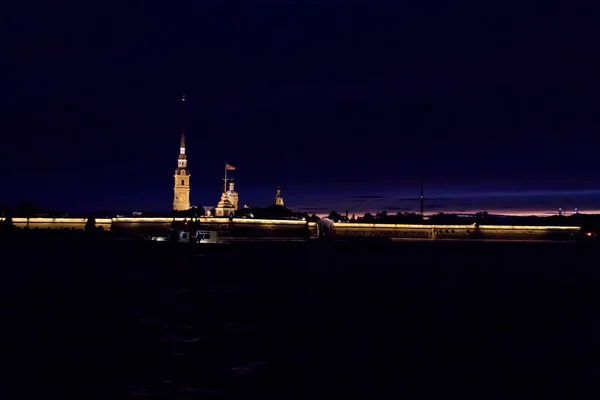 Vue de nuit de la forteresse Pierre et Paul à Saint-Pétersbourg, Russie — Photo